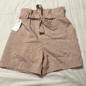 Medium high waited light pink summer shorts